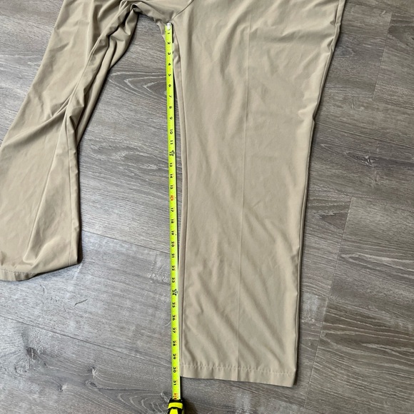 Adidas Tan Golf Athletic Chino Pants Classic Style Men’s 44 stretch button waist - Picture 6 of 16
